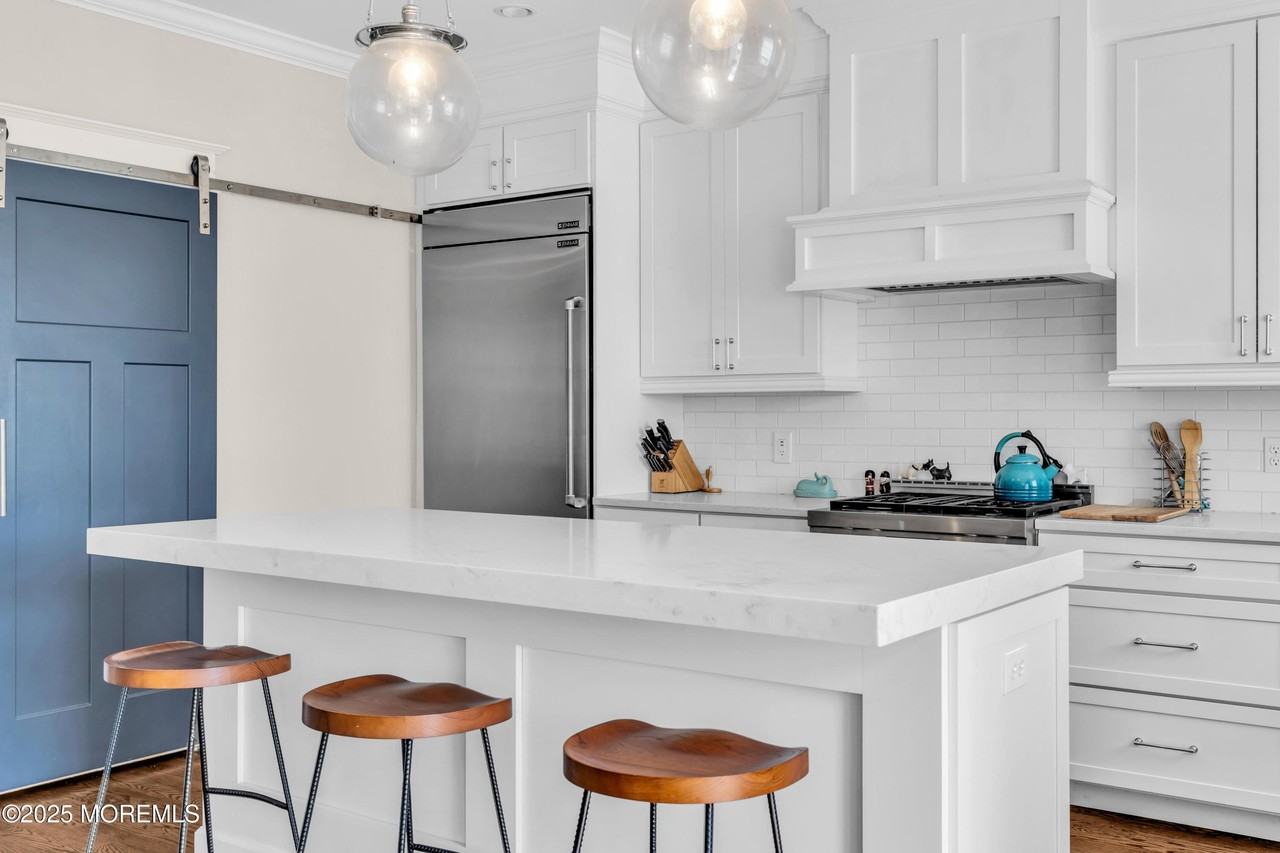 409 Ocean Rd - Photo 5 of 31