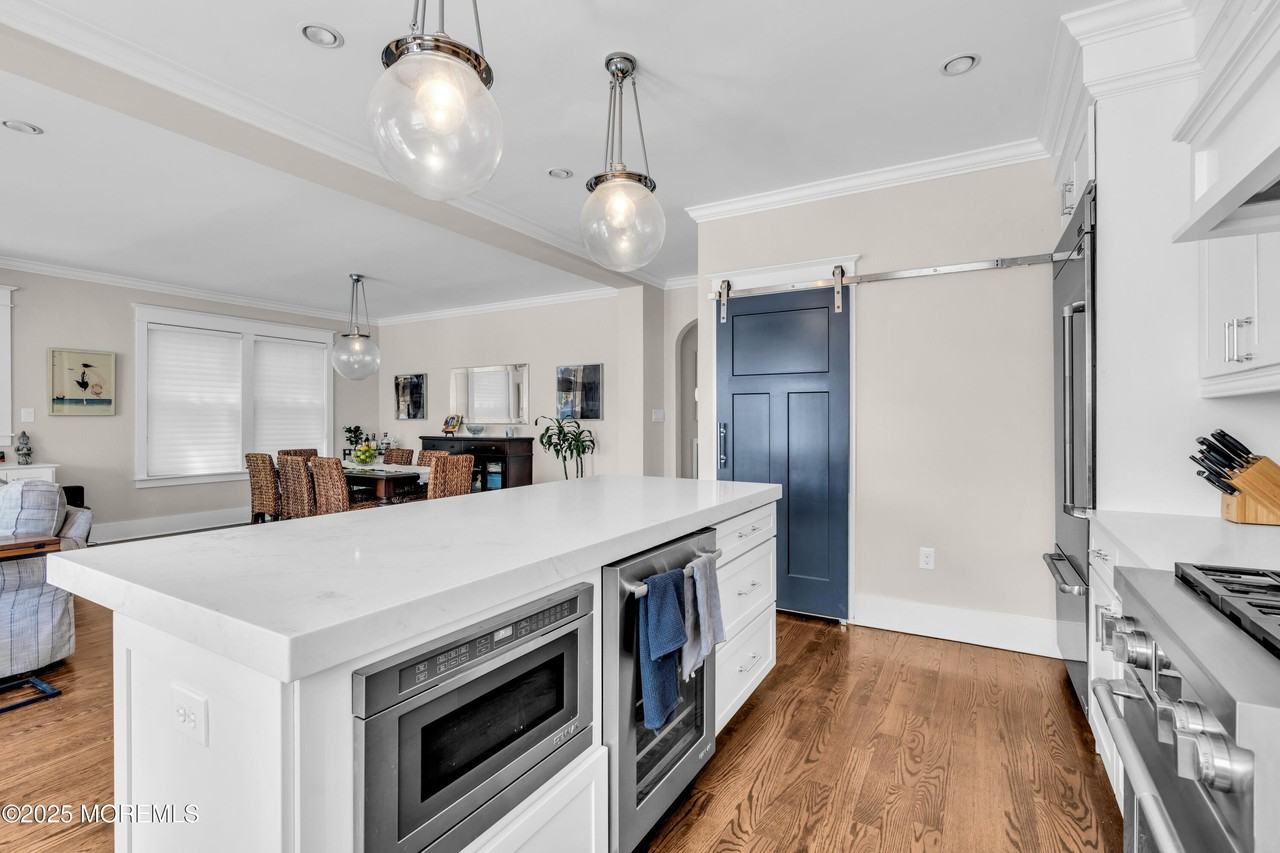 409 Ocean Rd - Photo 7 of 31