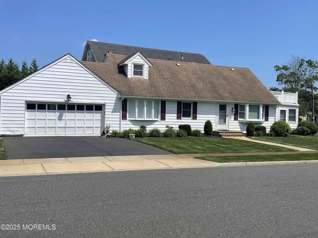 300 4th Ave - Photo 2 of 40