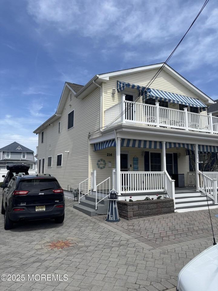 216 13th Ave - Photo 3 of 23