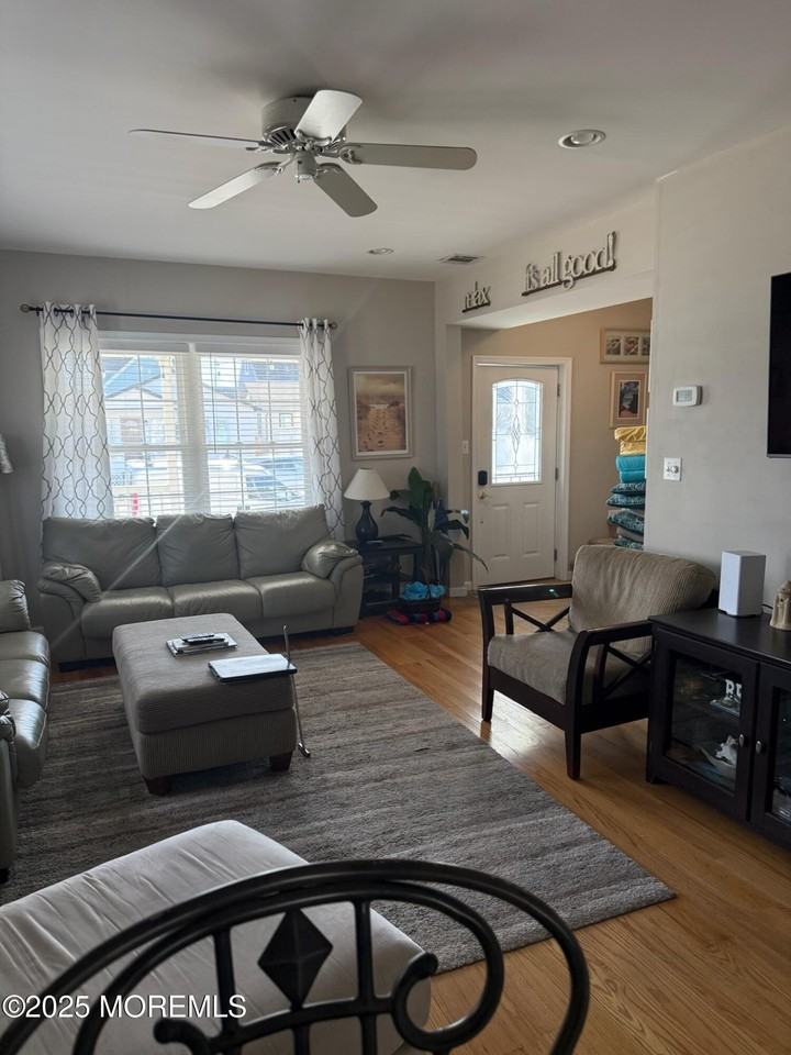 216 13th Ave - Photo 5 of 23