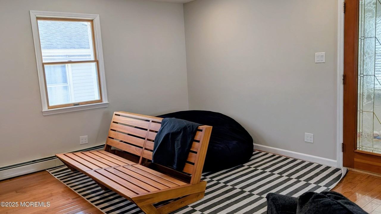 107 Bond Ave - Photo 6 of 21