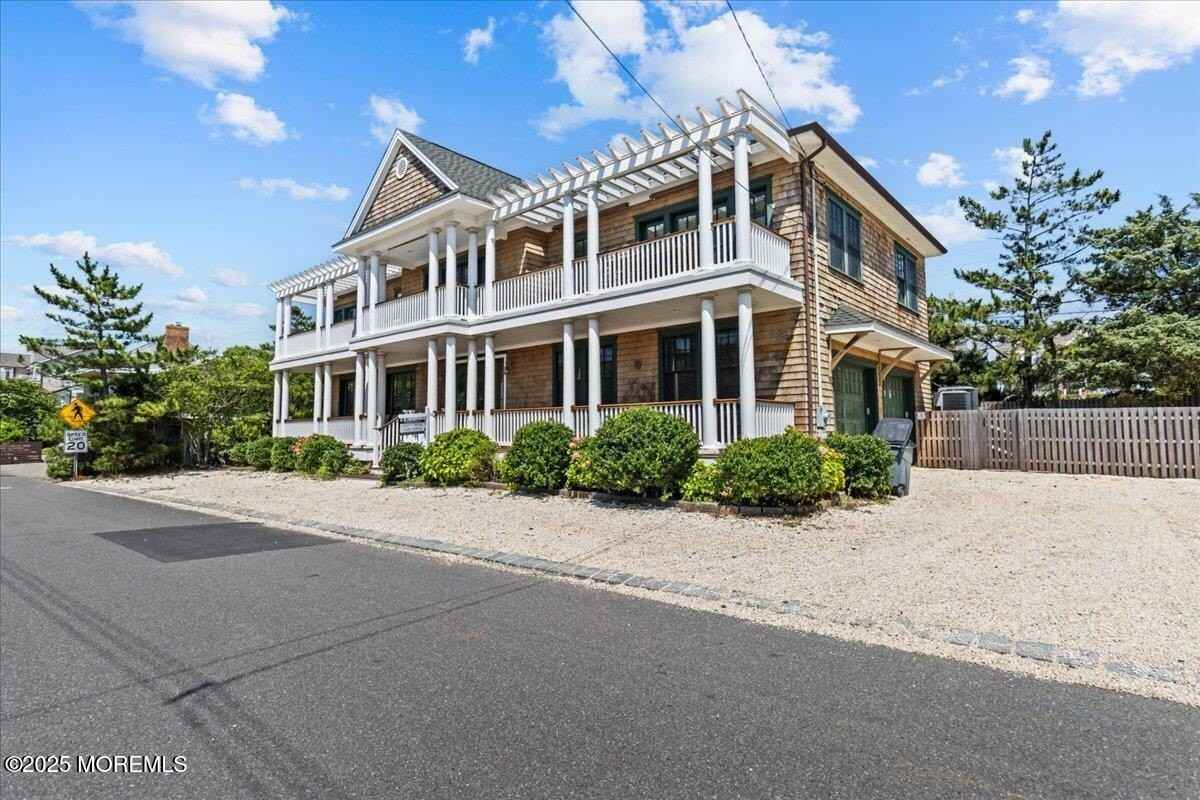 1043 Barnegat Ln - Photo 3 of 50