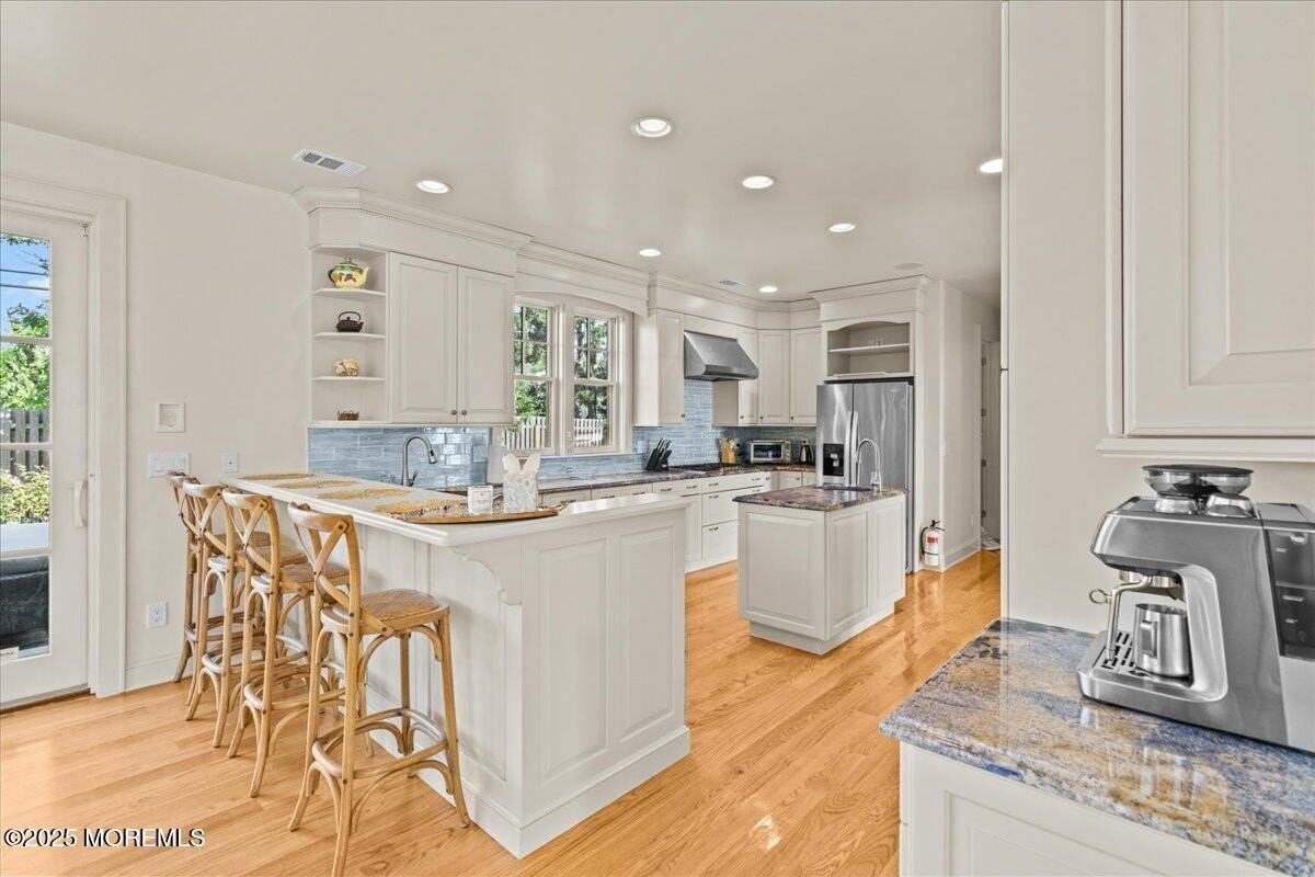 1043 Barnegat Ln - Photo 6 of 50
