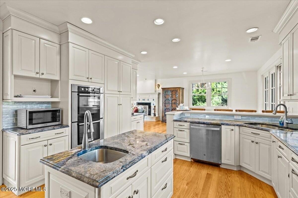1043 Barnegat Ln - Photo 5 of 50