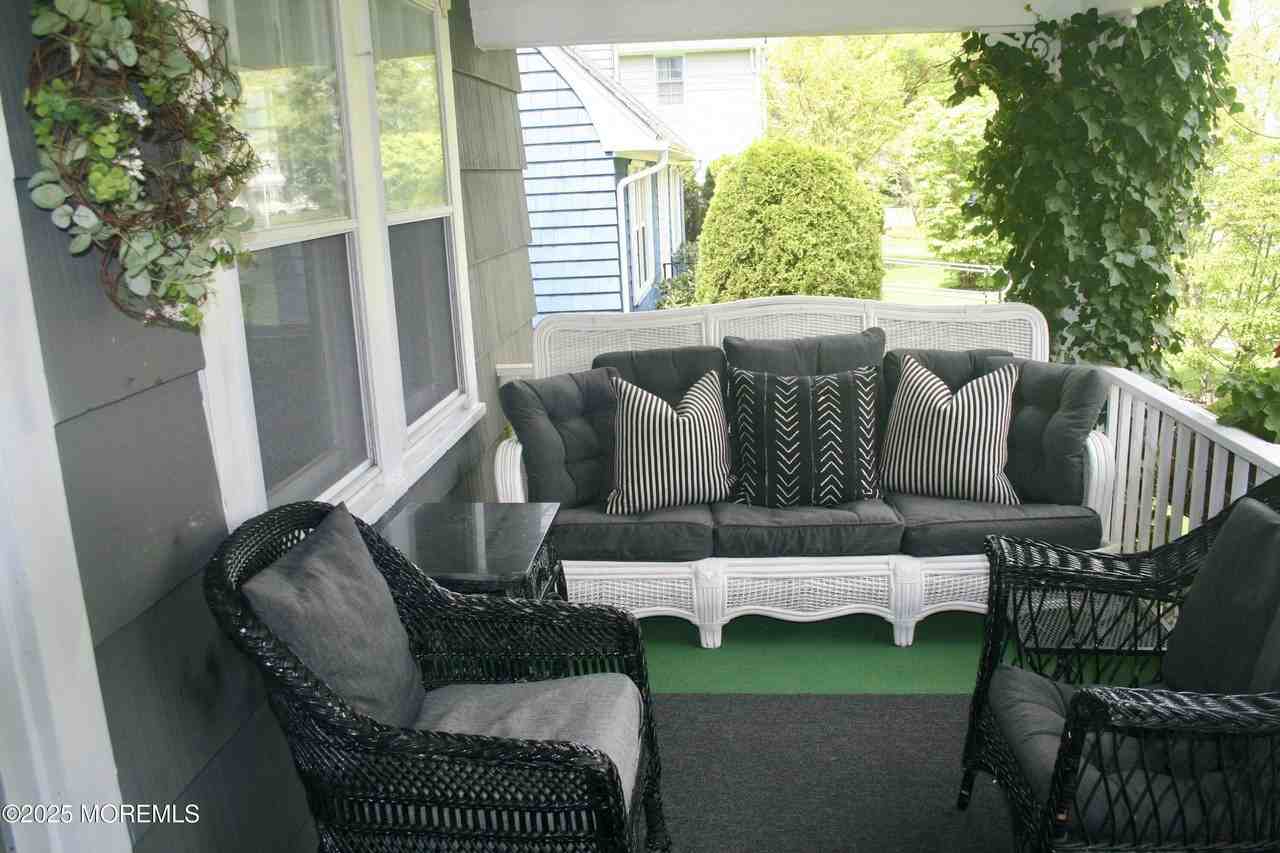 312 Boston Blvd - Photo 3 of 35