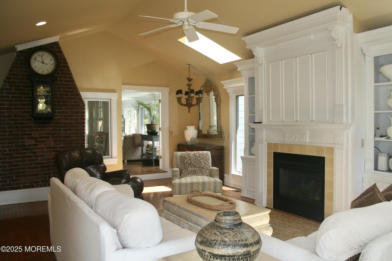 312 Boston Blvd - Photo 7 of 35