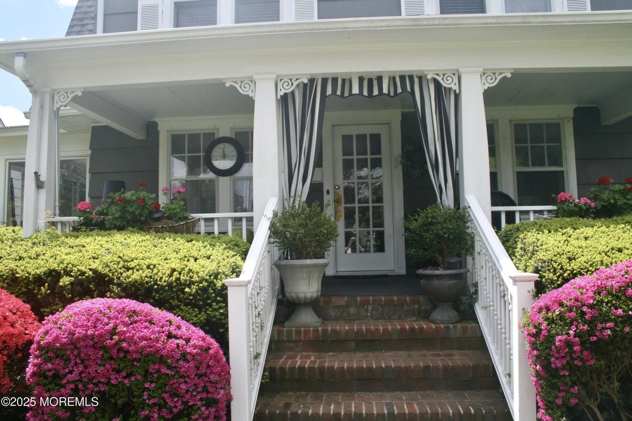 312 Boston Blvd - Photo 2 of 35