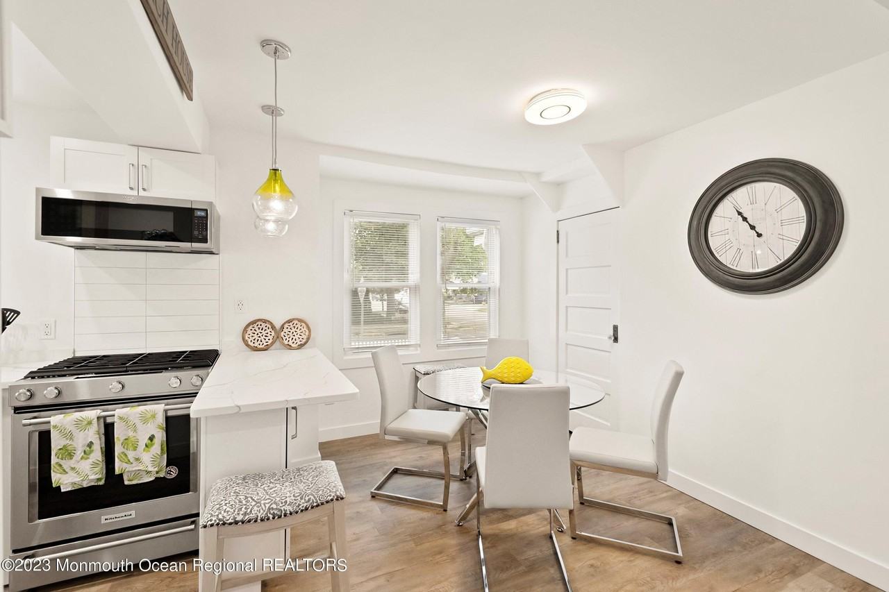 1401 1401 B Street unit: Downstairs - Photo 4 of 12