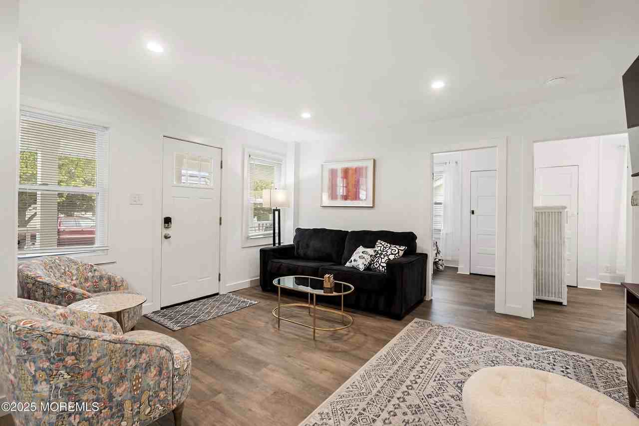 1401 1401 B Street unit: Downstairs - Photo 6 of 12