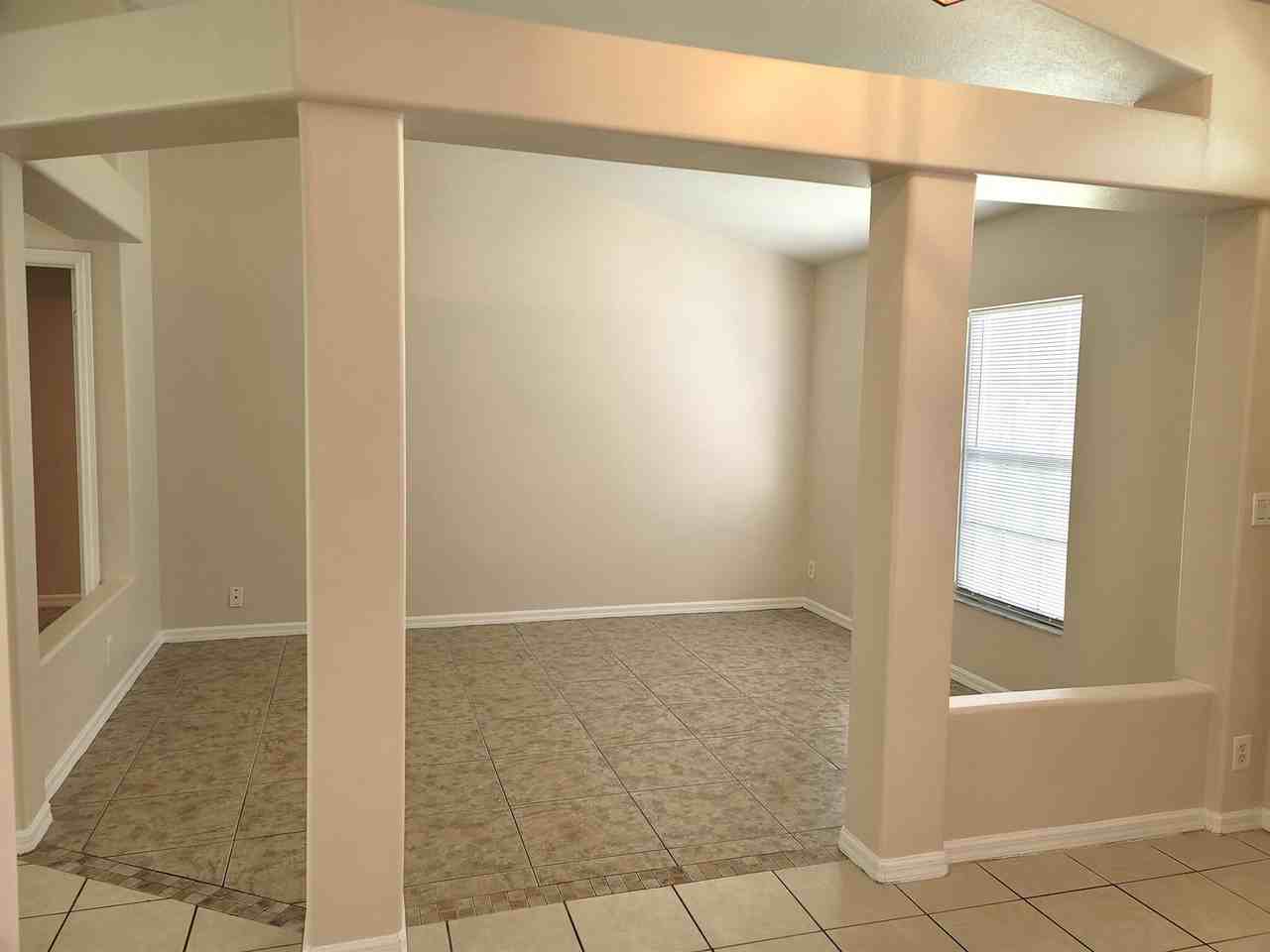 3438 Southwest San Benito Street - Photo 4 of 27