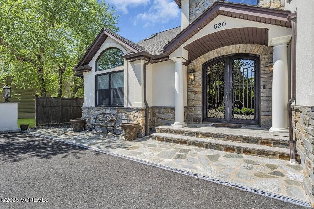 620 Brookside Dr - Photo 3 of 50