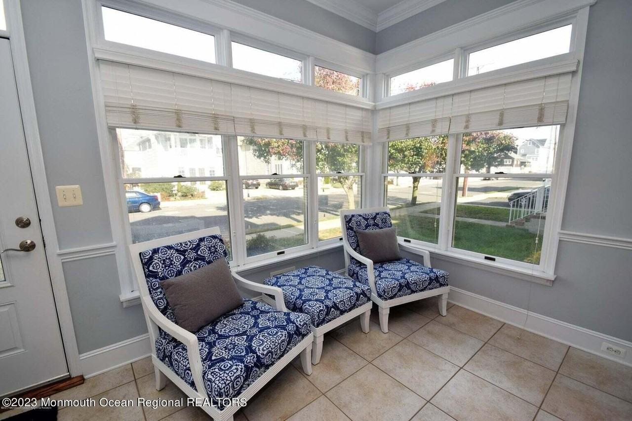 563 Whiting Ave - Photo 7 of 29