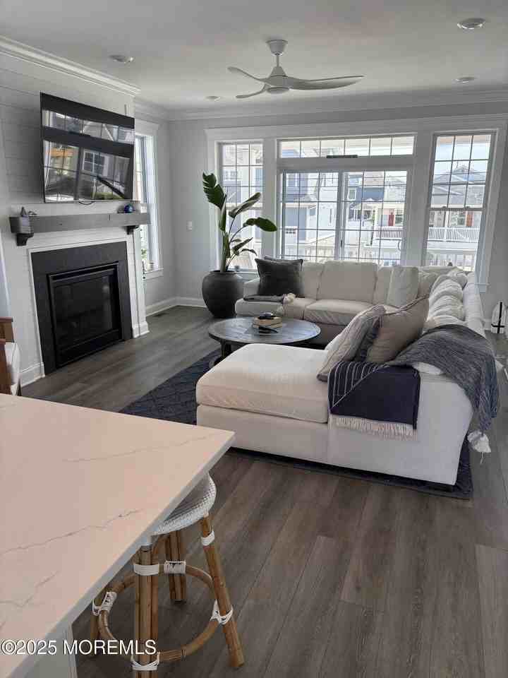 107 Ortley Ave - Photo 4 of 19