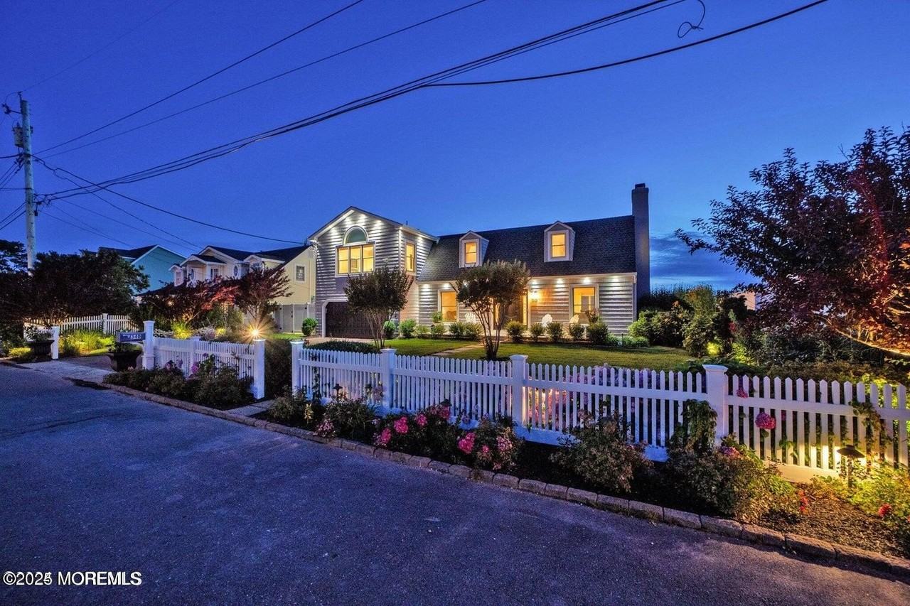 340 Bay Ln - Photo 2 of 50