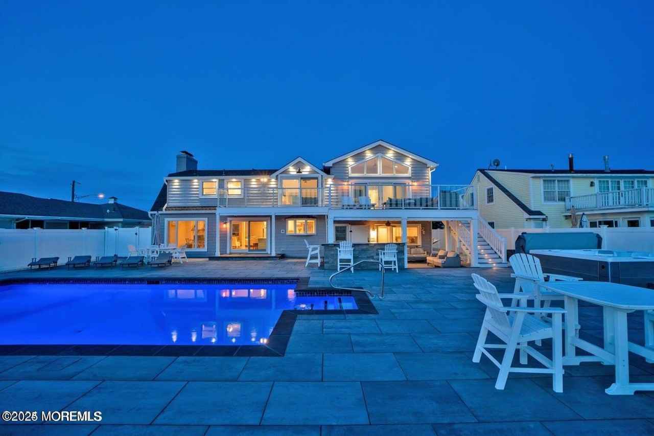 340 Bay Ln - Photo 4 of 50