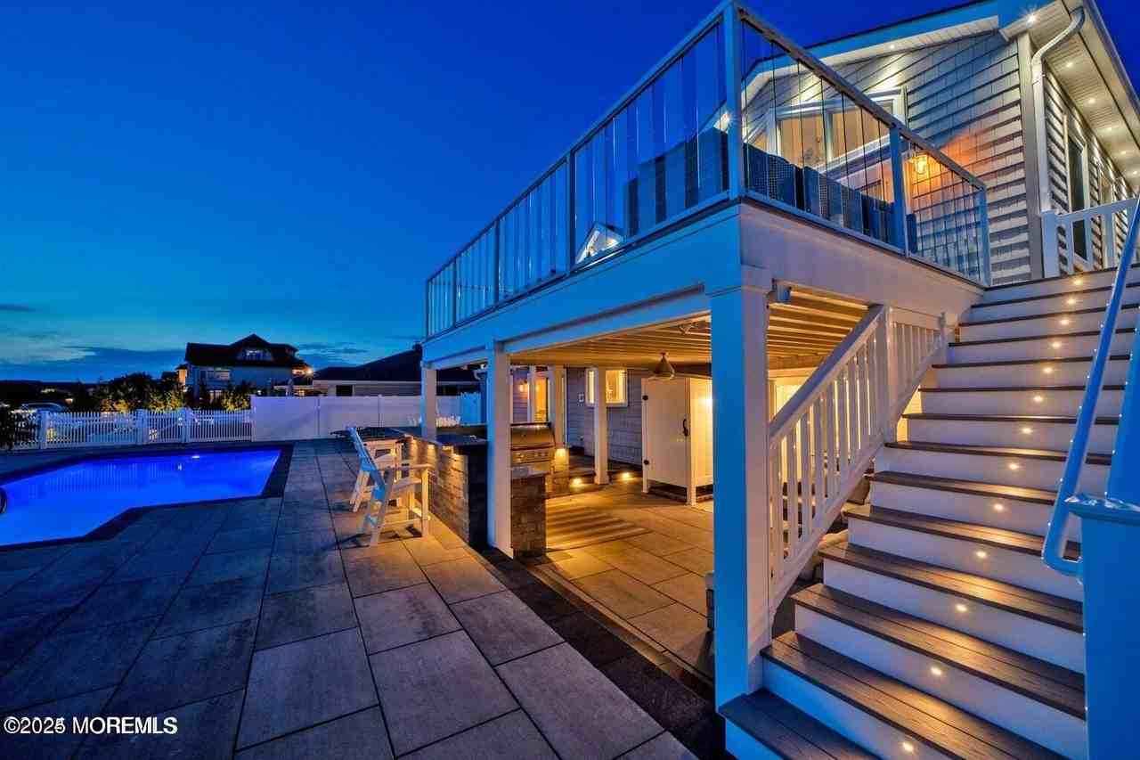 340 Bay Ln - Photo 6 of 50