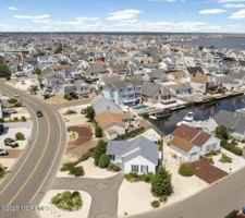 featured image of 14 Aaron Dr