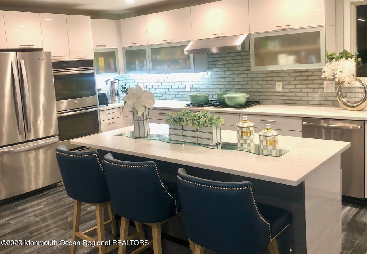 410 410 Burlington Avenue unit: Front - Photo 7 of 20