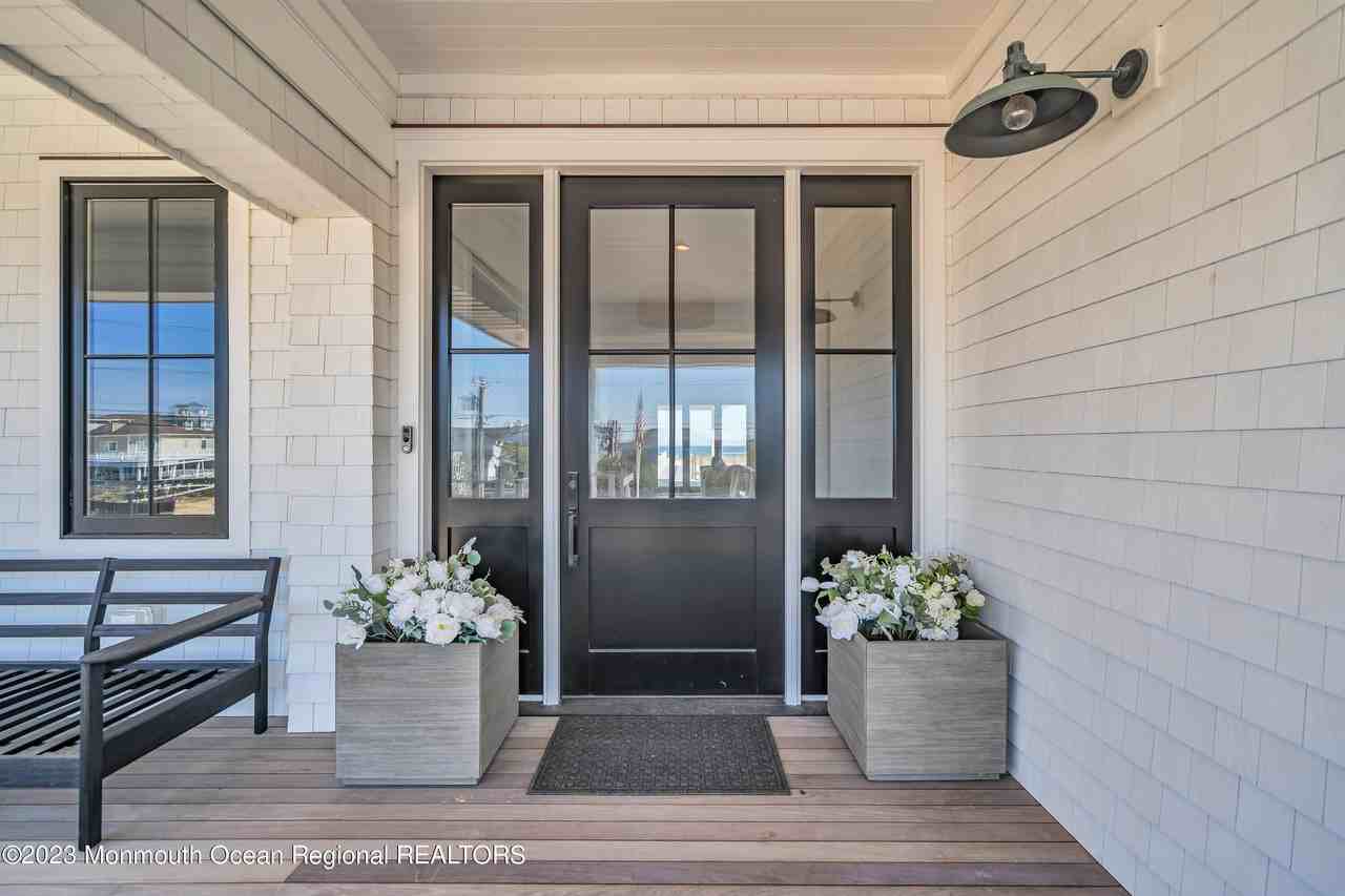 1125 Ocean Ave - Photo 4 of 50