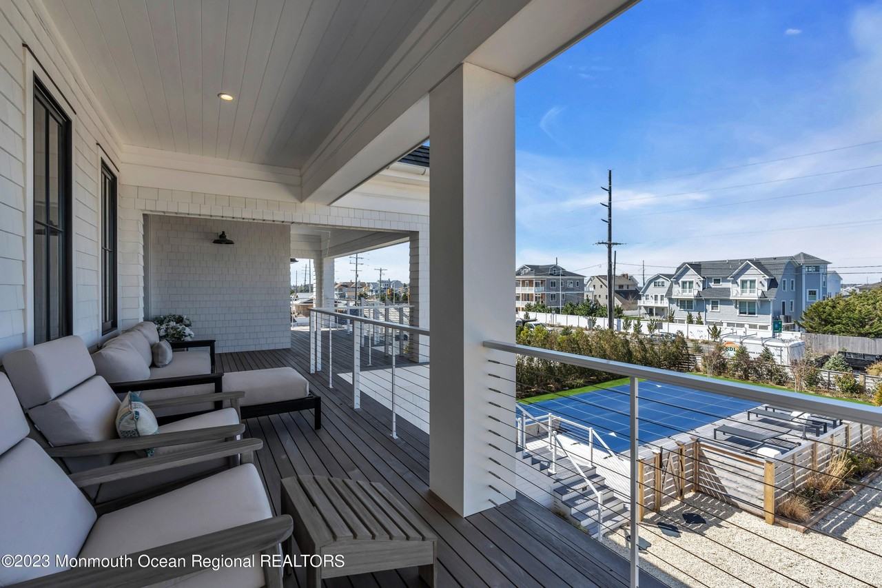 1125 Ocean Ave - Photo 5 of 50