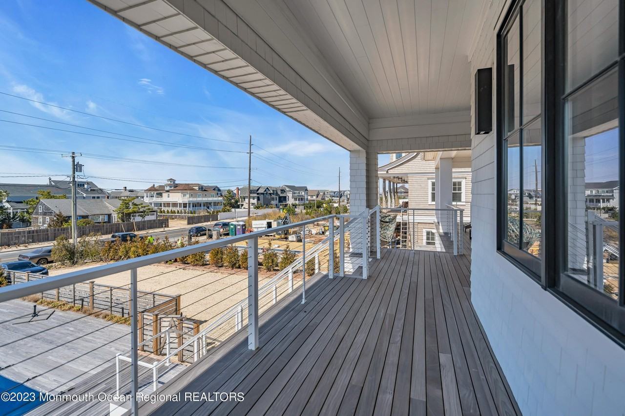 1125 Ocean Ave - Photo 7 of 50