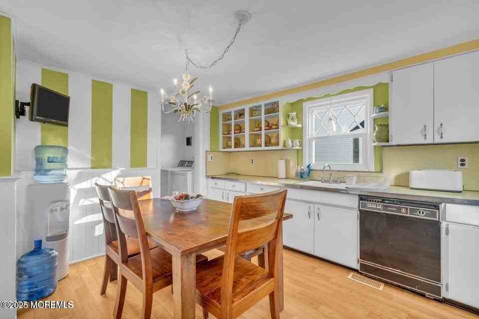 310 Corlies Ave - Photo 6 of 15