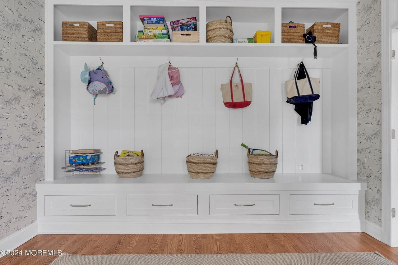 314 Jersey Ave - Photo 4 of 33