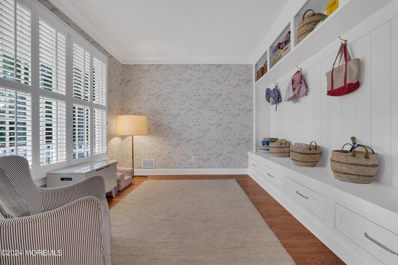 314 Jersey Ave - Photo 5 of 33