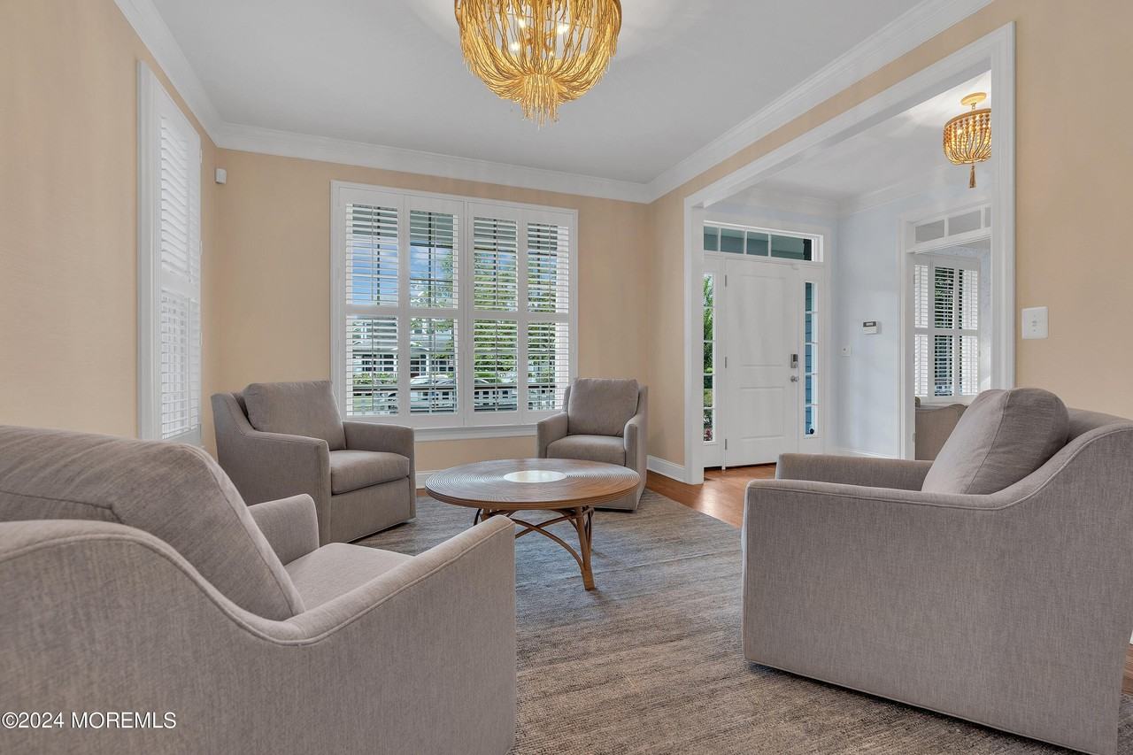 314 Jersey Ave - Photo 6 of 33