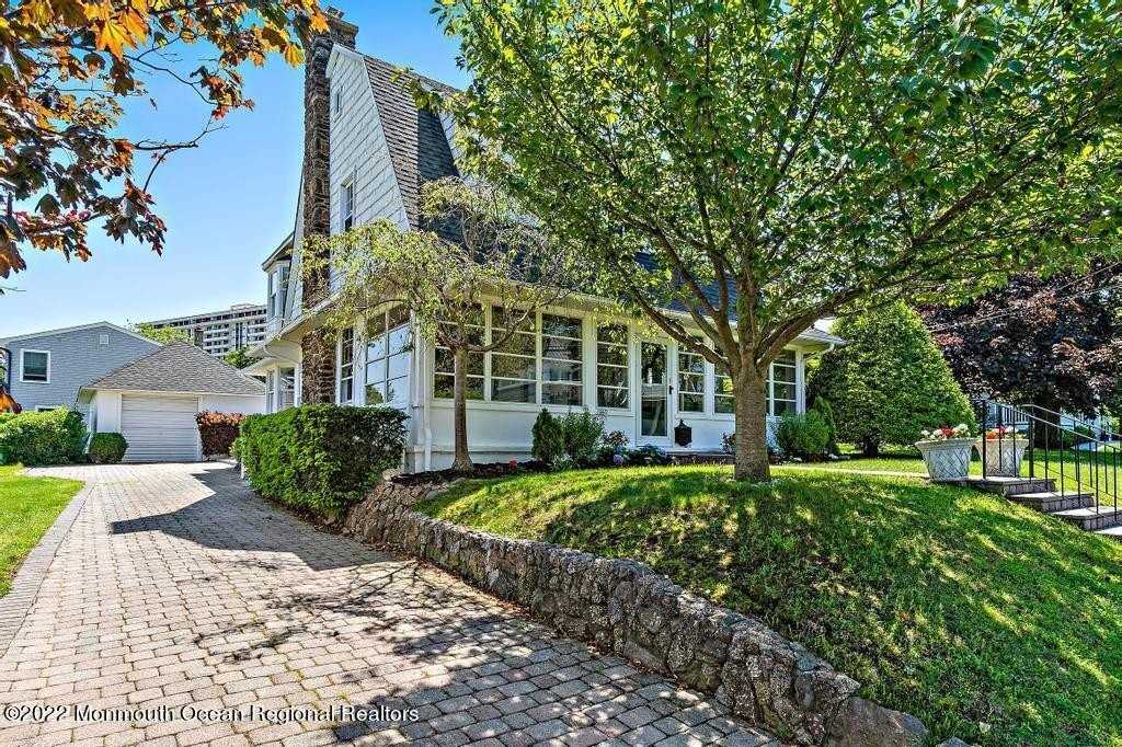 27 Shrewsbury Dr - Photo 3 of 44