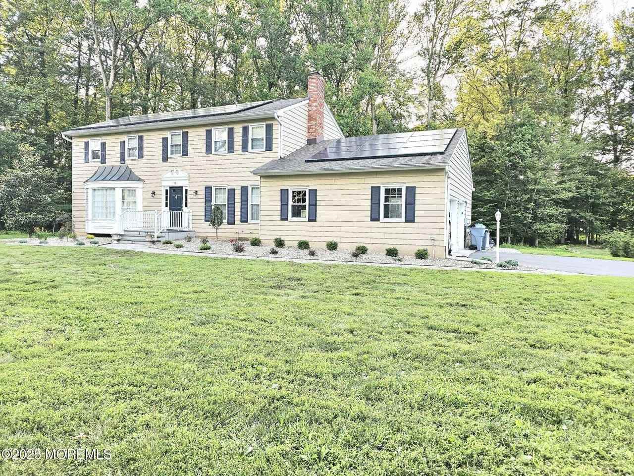 19 Monterey Dr - Photo 2 of 36