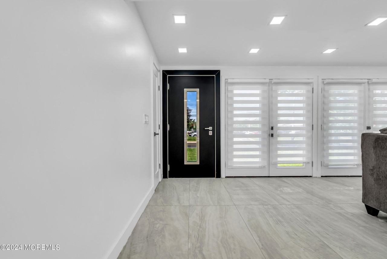 142 Locust Avenue - Photo 2 of 35