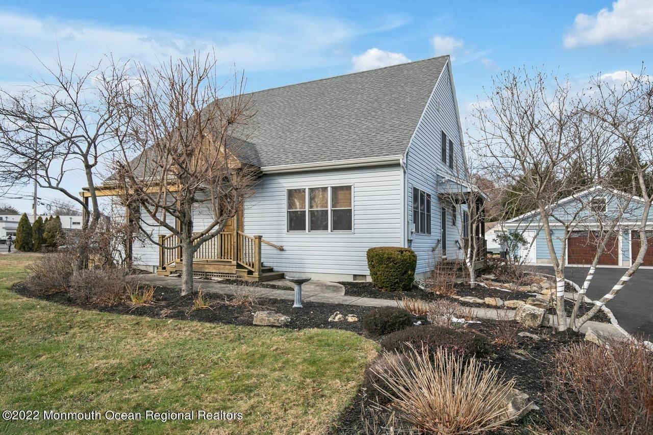 35 Birch Ave - Photo 3 of 31