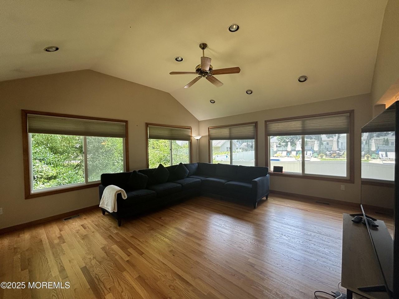 187 Elmwood Rd - Photo 7 of 23