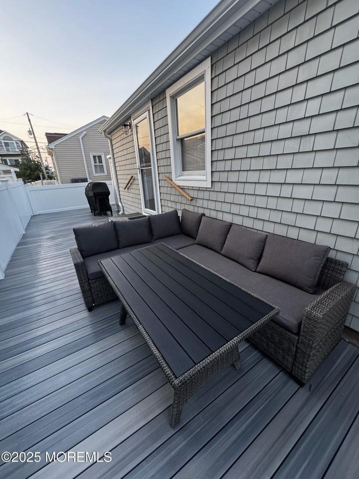 106 Surf Dr - Photo 3 of 34