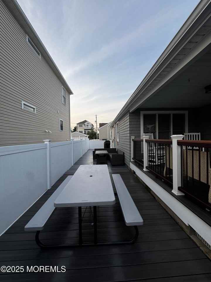 106 Surf Dr - Photo 6 of 34