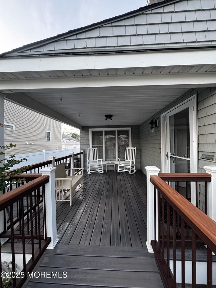 106 Surf Dr - Photo 7 of 34