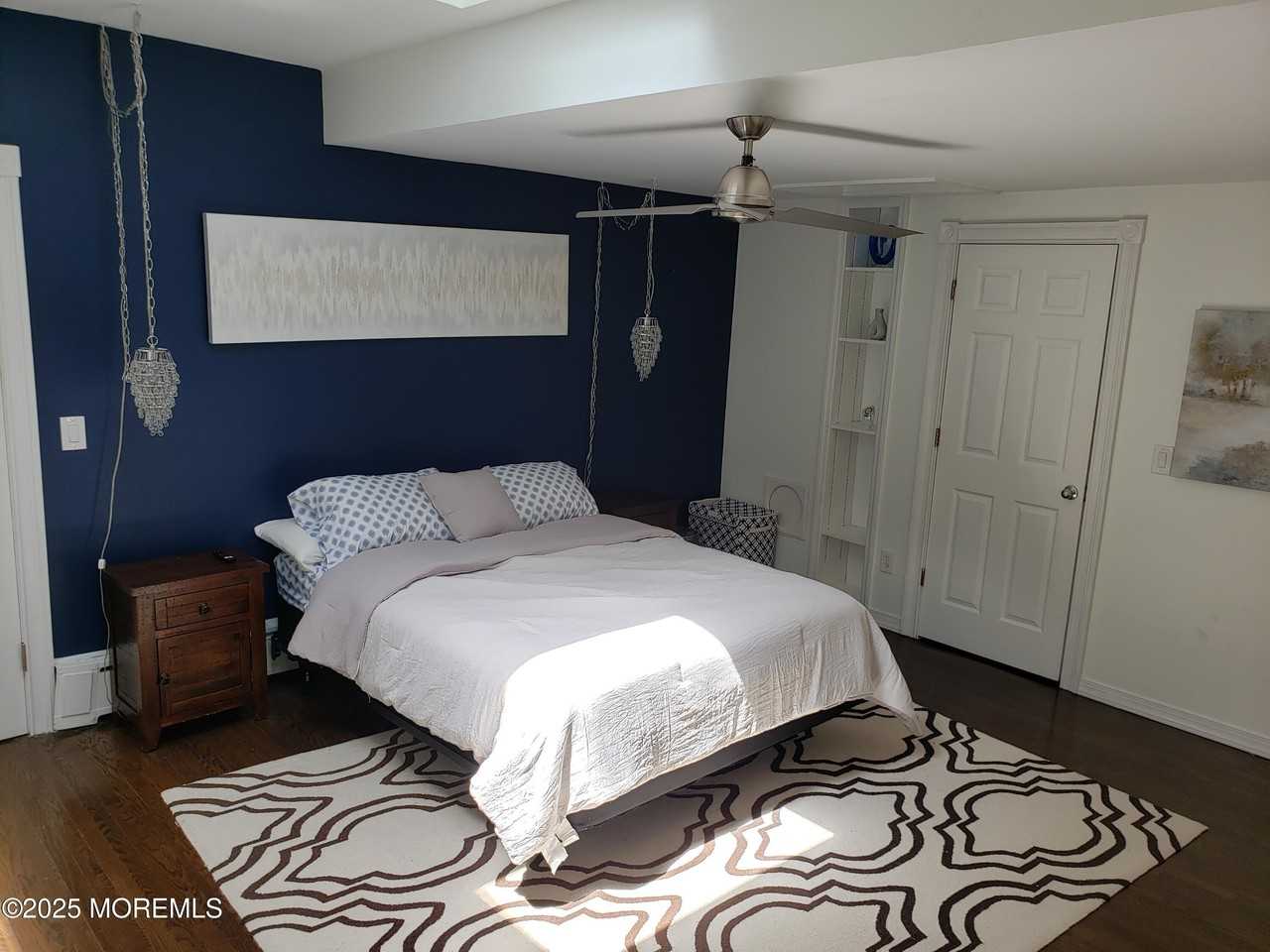 393 Bath Ave - Photo 4 of 22