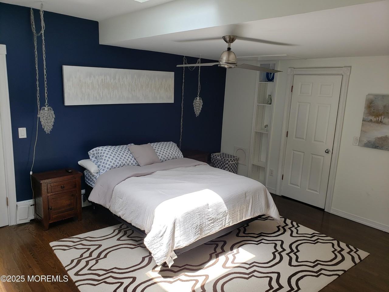 393 Bath Ave - Photo 4 of 22