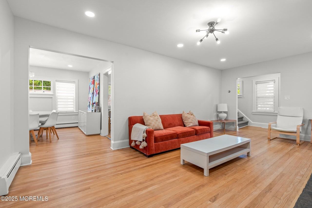 562 N Edgemere Dr - Photo 6 of 36