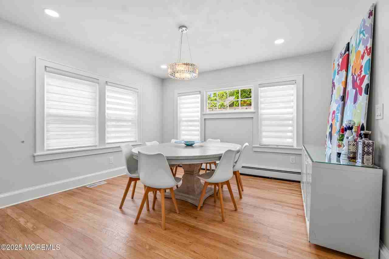 562 N Edgemere Dr - Photo 7 of 36