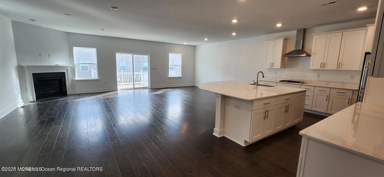 3105 Aviator Ave - Photo 4 of 25