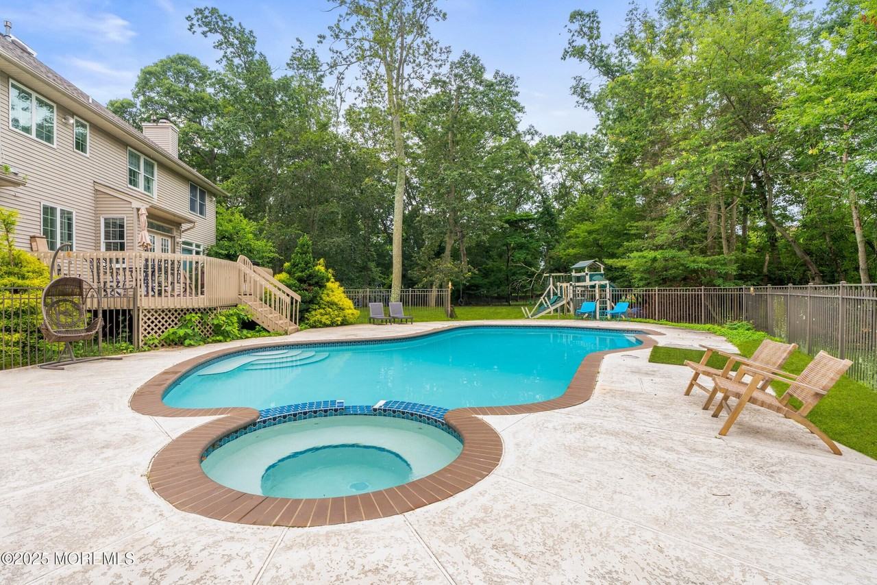 21 Old Queens Ct - Photo 3 of 50