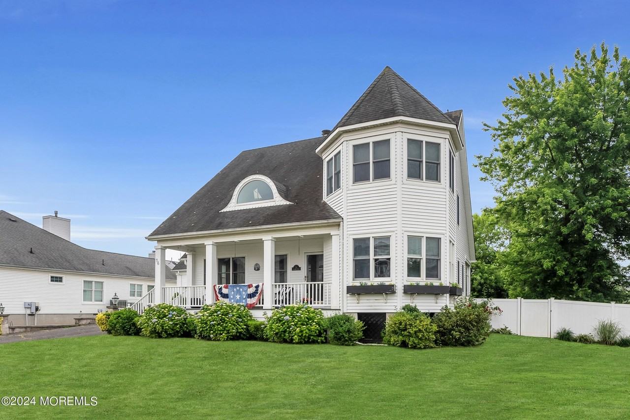 16 Anderson St - Photo 2 of 45