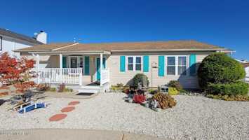 featured image of 652 Newell Ave