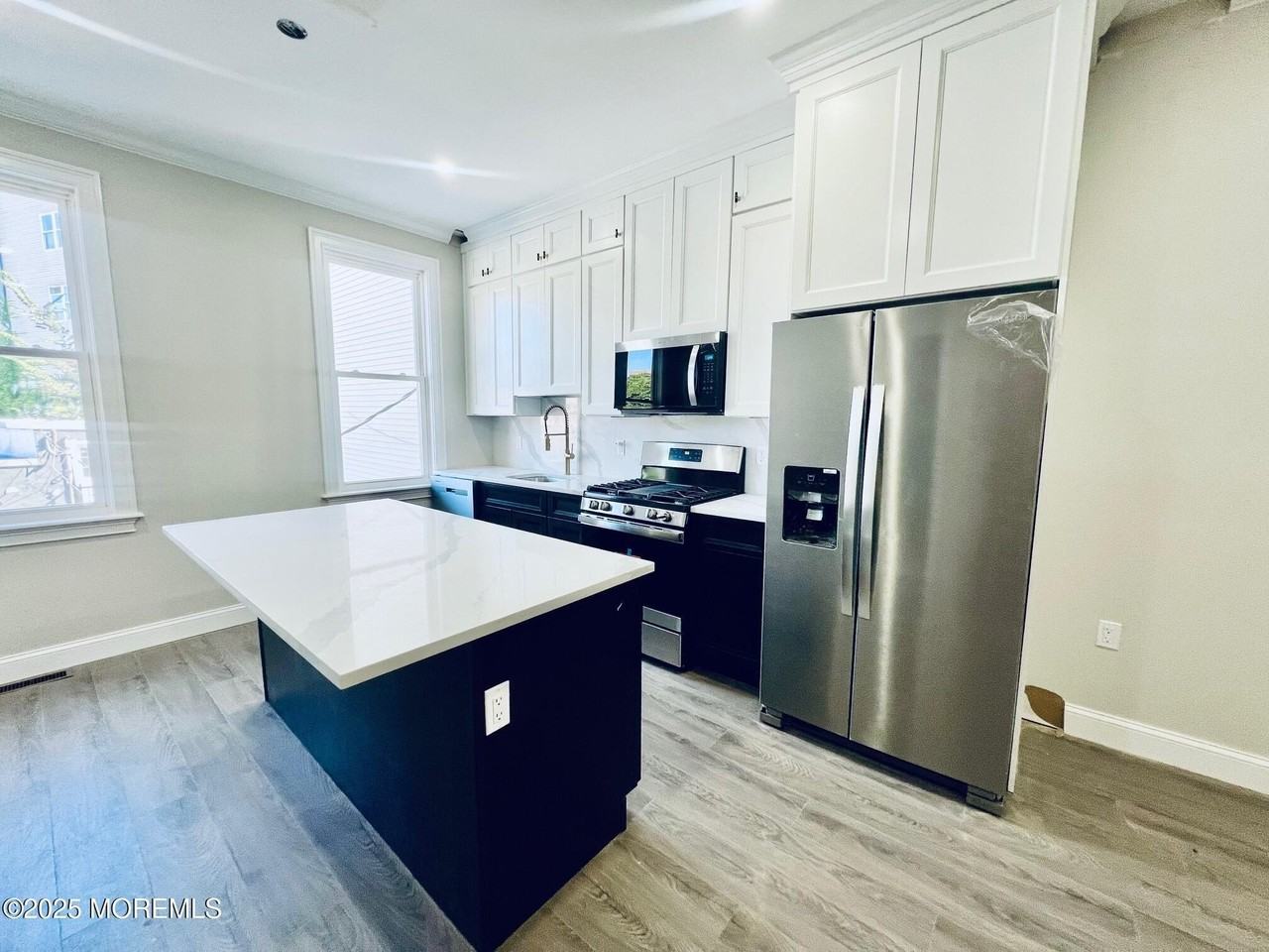 3136 Summit Ave - Photo 2 of 13