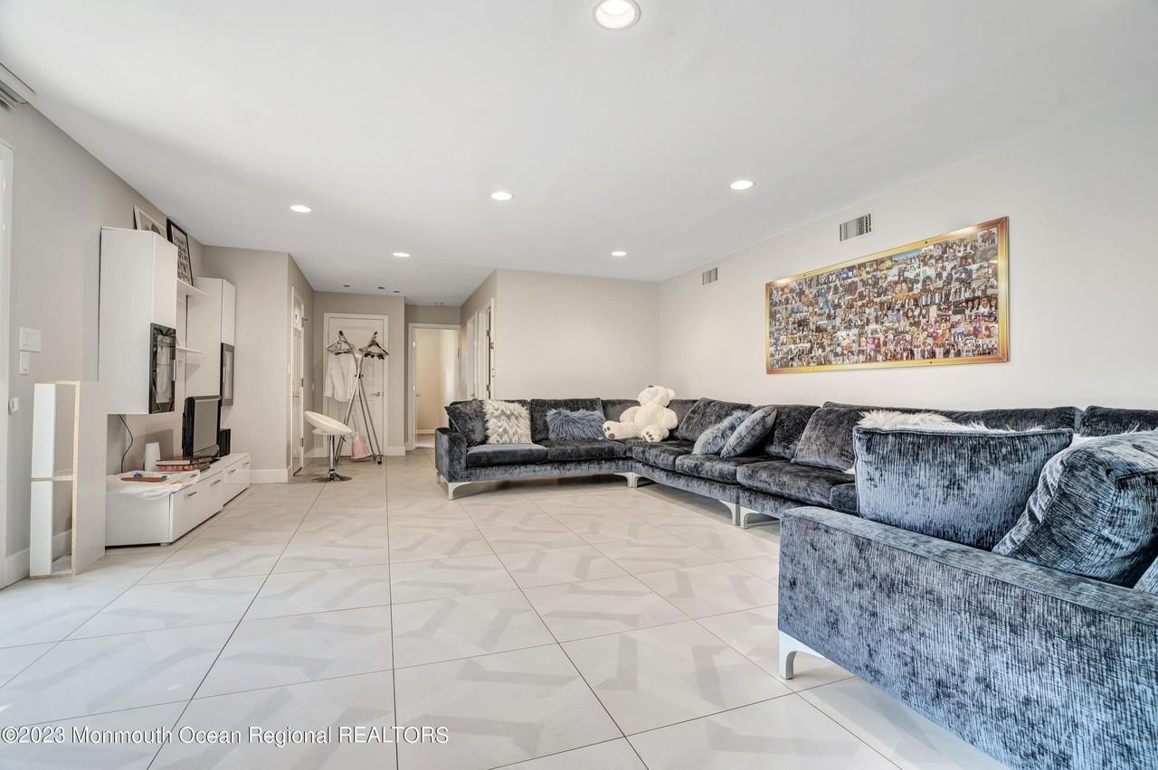 278 Lake Ave - Photo 3 of 13