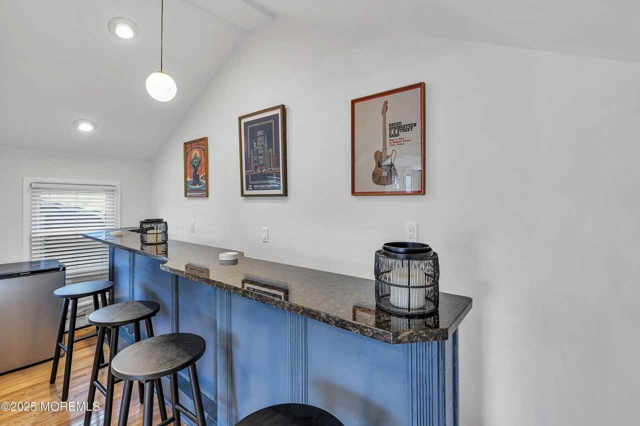 226 Sylvania Ave - Photo 5 of 19