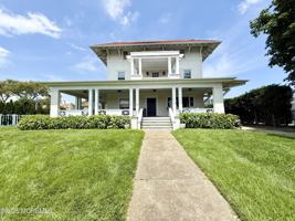 featured image of 125 Cedar Ave